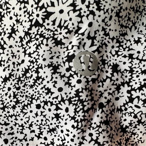 Lululemon Ditzy Daisy Train Times 6" shorts - Picture 7 of 11